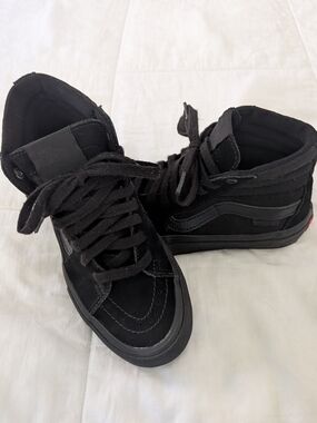 🔥Kid's All Black Vans Sneaker (Size 3.5)🔥🔥🔥🔥🔥